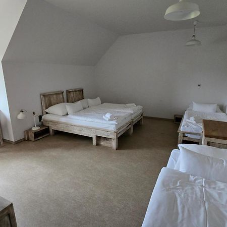 Dvur Perlova Voda Budyne nad Ohri Exterior photo