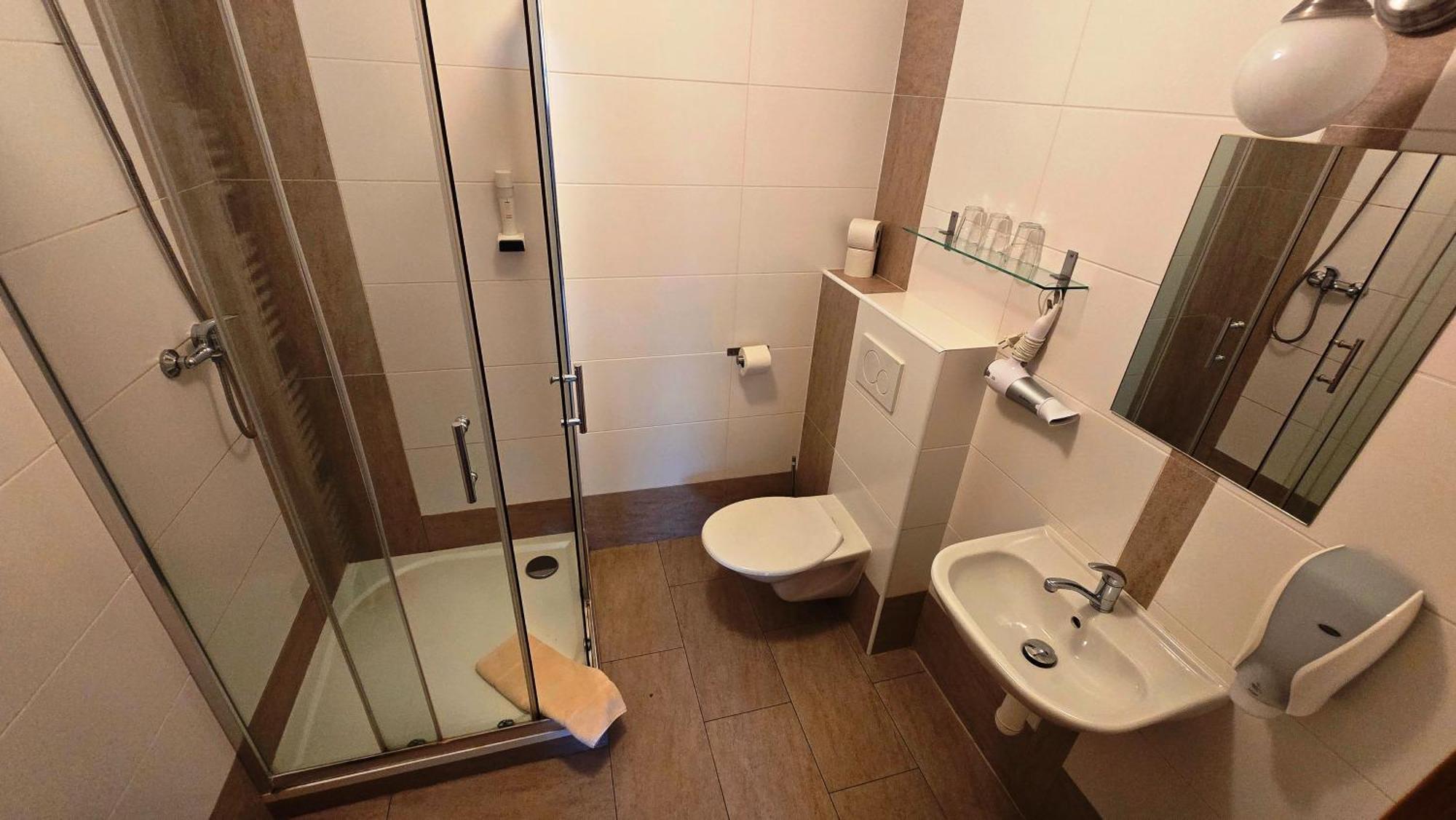 Dvur Perlova Voda Budyne nad Ohri Exterior photo