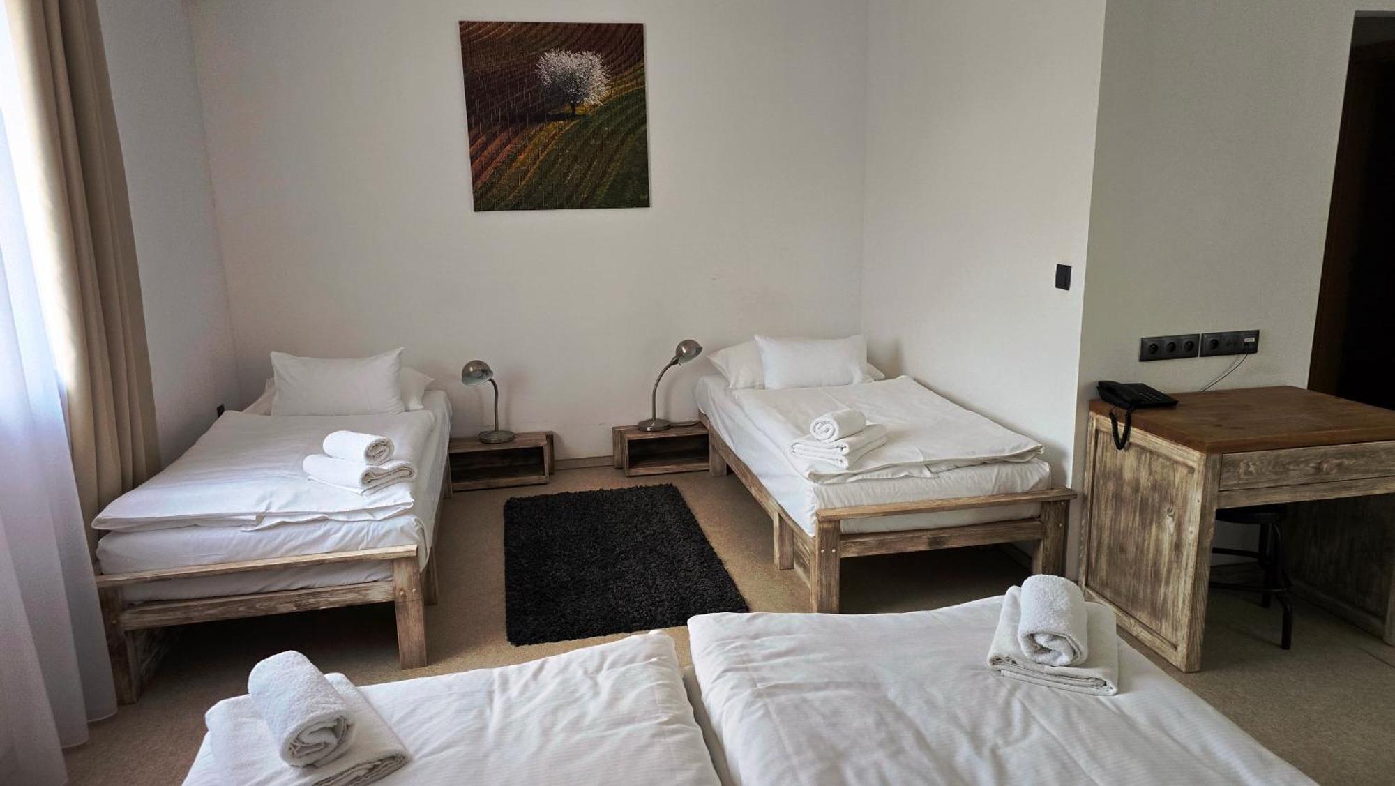 Dvur Perlova Voda Budyne nad Ohri Exterior photo