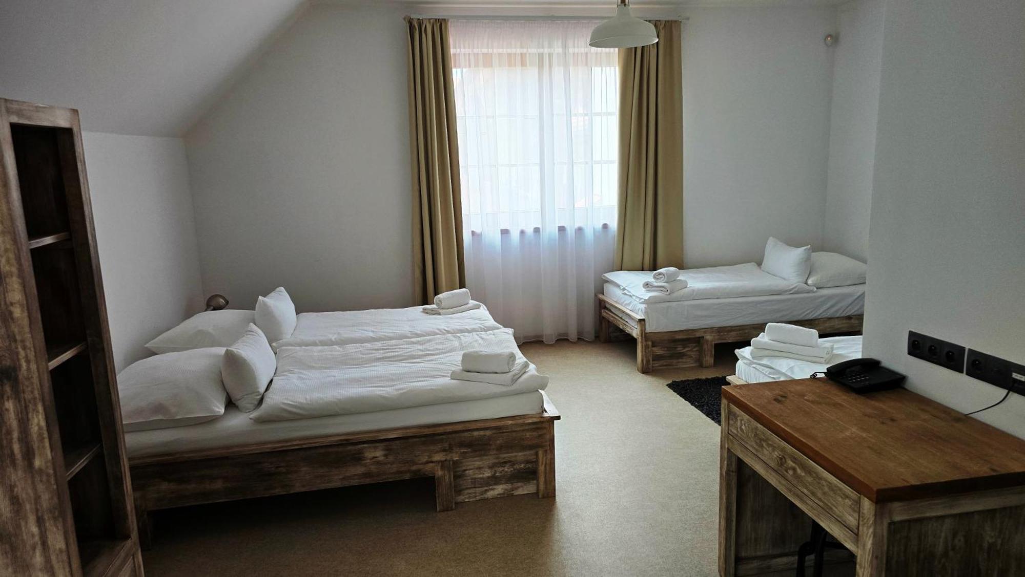 Dvur Perlova Voda Budyne nad Ohri Exterior photo