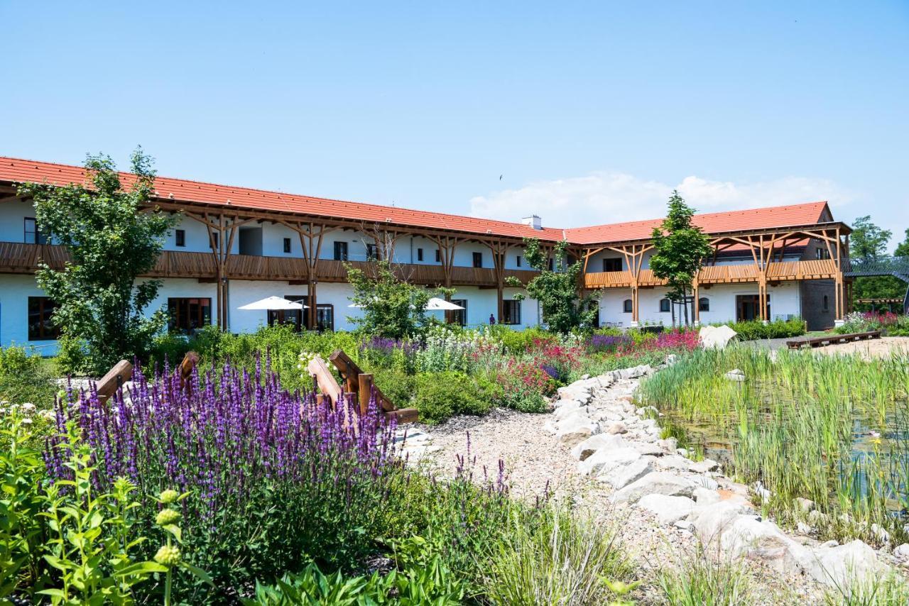 Dvur Perlova Voda Budyne nad Ohri Exterior photo