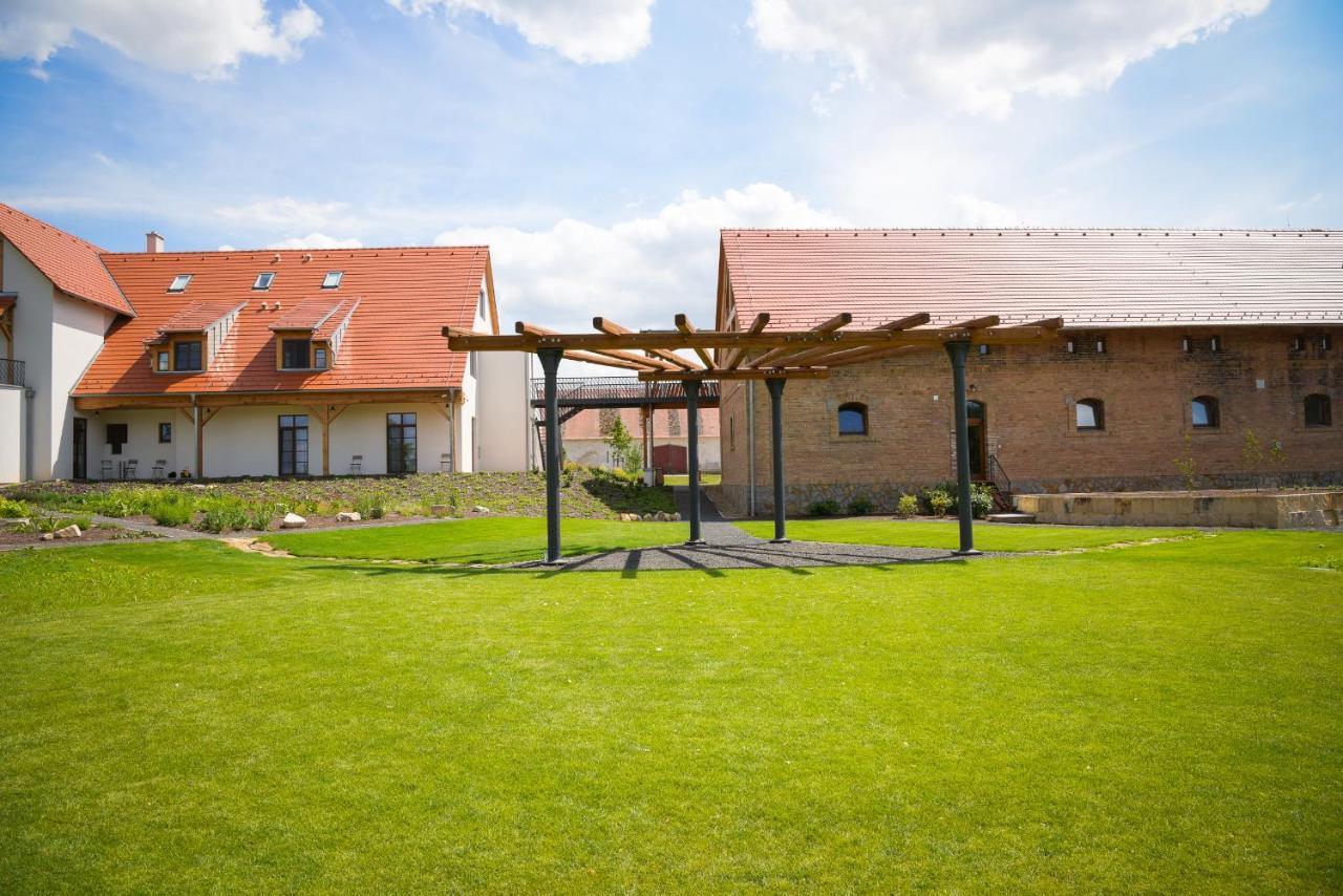 Dvur Perlova Voda Budyne nad Ohri Exterior photo